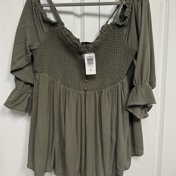 Cold shoulder top by Torrid - Picture 2 of 4